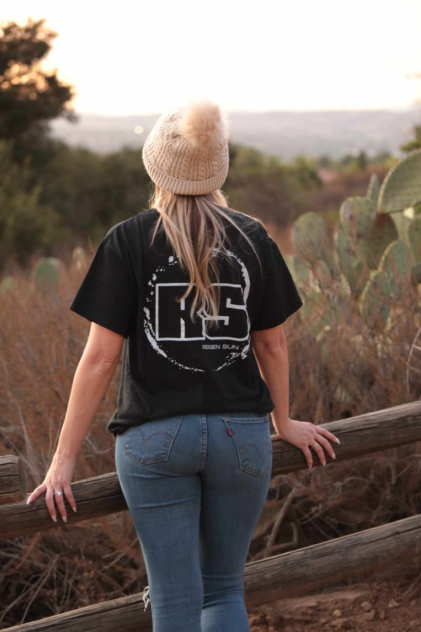 ADULT RS LOGO TEE- BLACK // LIGHT GREY