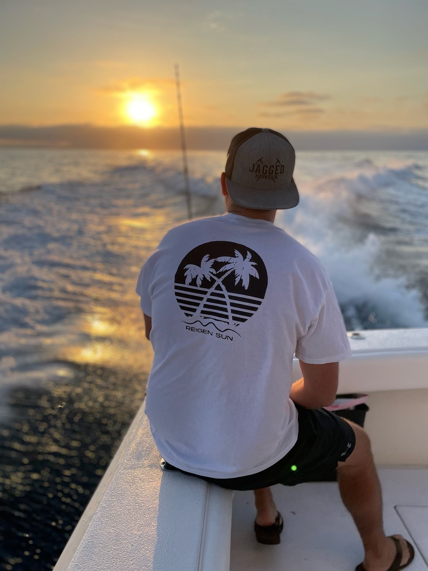 ADULT SUNSET PALMS TEE- WHITE// BLACK