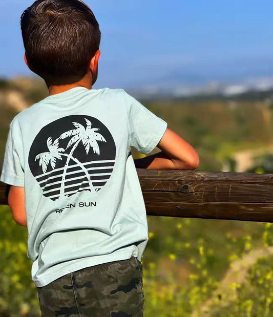 KIDS SUNSET PALMS TEE- BLUE DUST // Black