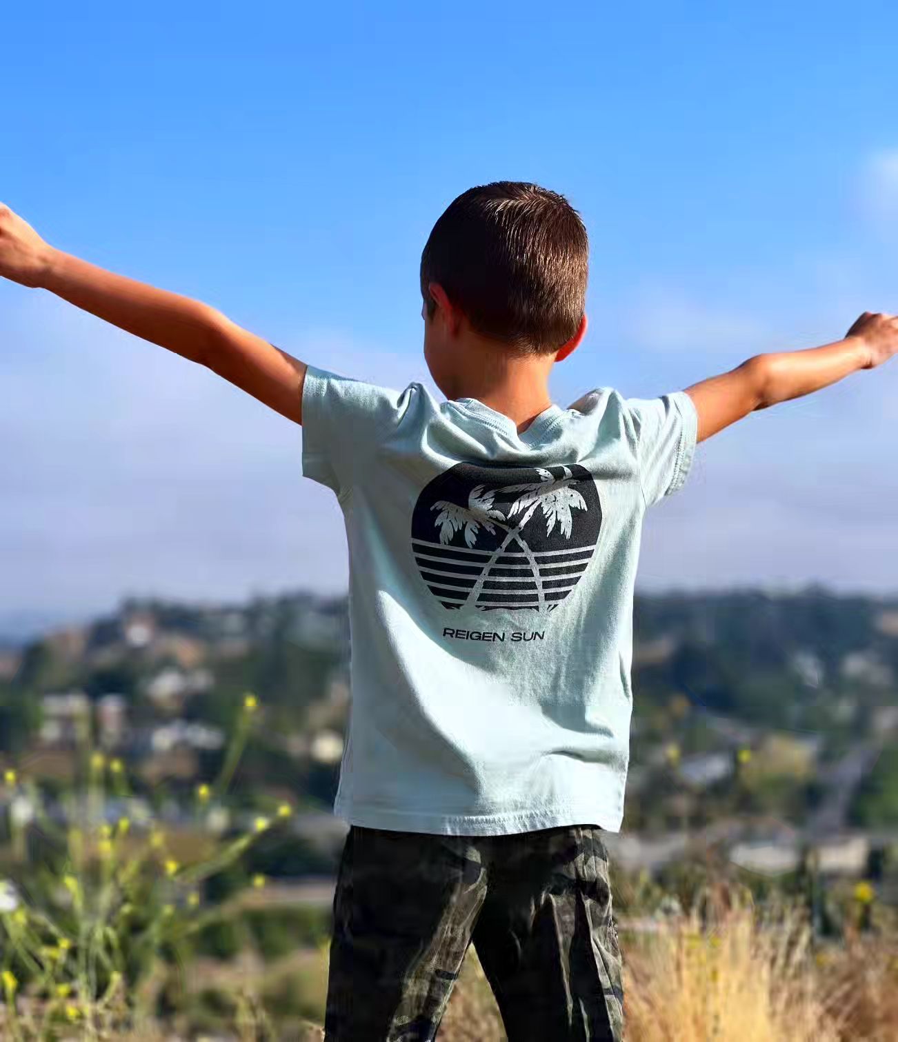 KIDS SUNSET PALMS TEE- BLUE DUST // Black